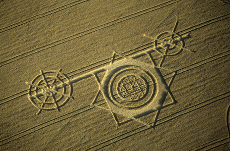 A rather extraordinary appearance for a petroglyph which was only known by few people at the time. In the community of people interested in crop-circles, no connection had been made at the time. It is in correspondence with the date of -3226 BC.